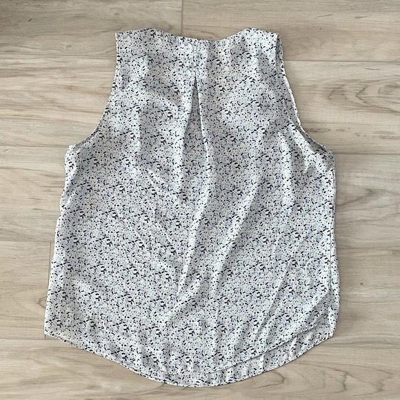 Banana Republic Pleated V-Neck Tank - Sz M - Picture 3 of 4